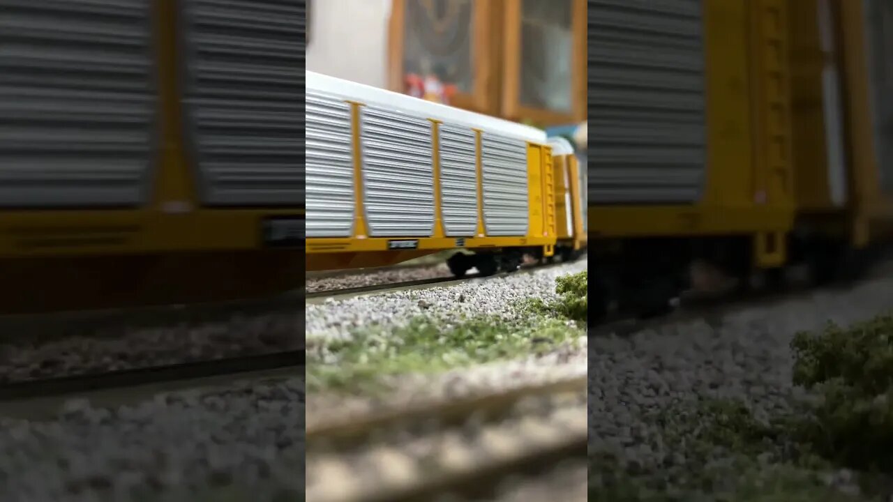 Union Pacific Ac4400 leads Sd90mac