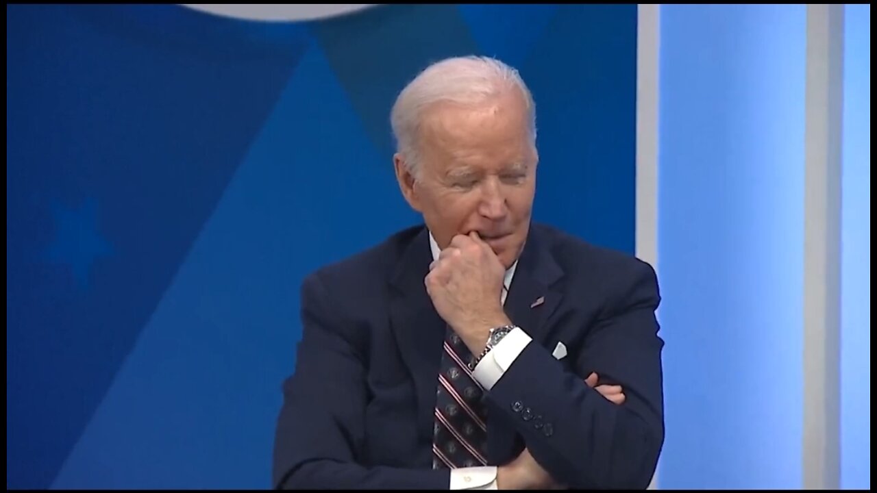 Biden Picks His Teeth & Stares Blankly While Reporter Asks Putin Question