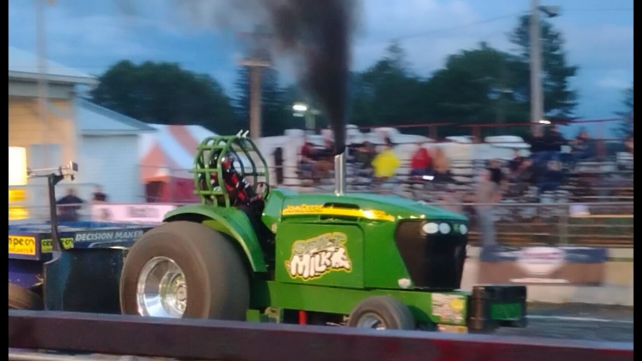 Tractor Pulls Super Farm winner 'Spilt Milk'