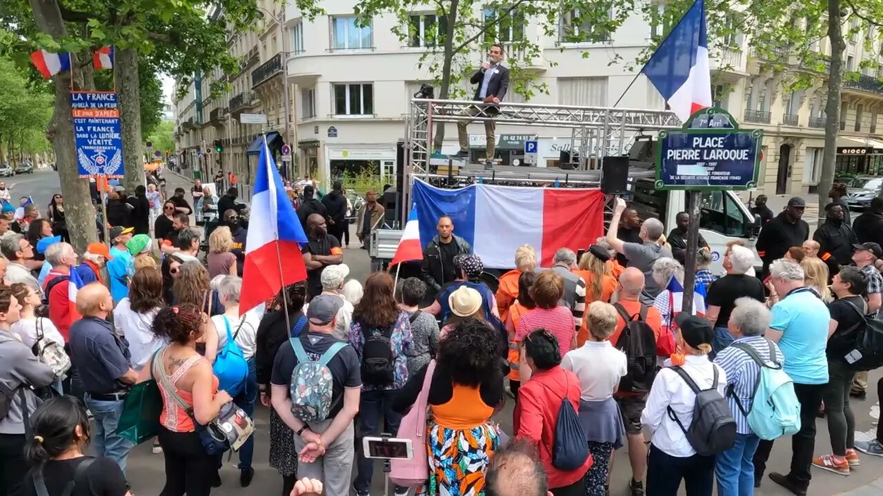 "Effets secondaires, stop à l'Omerta" place de Port Royal à Paris le 27/05/2023 - Florian Philippot