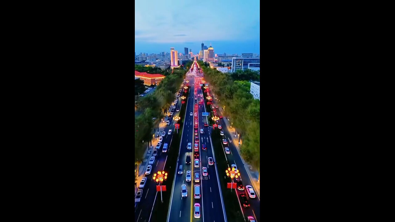 Drone captures stunning nighttime street views 😯