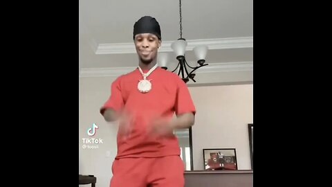 toosii almost shot after cop pulls gun on him