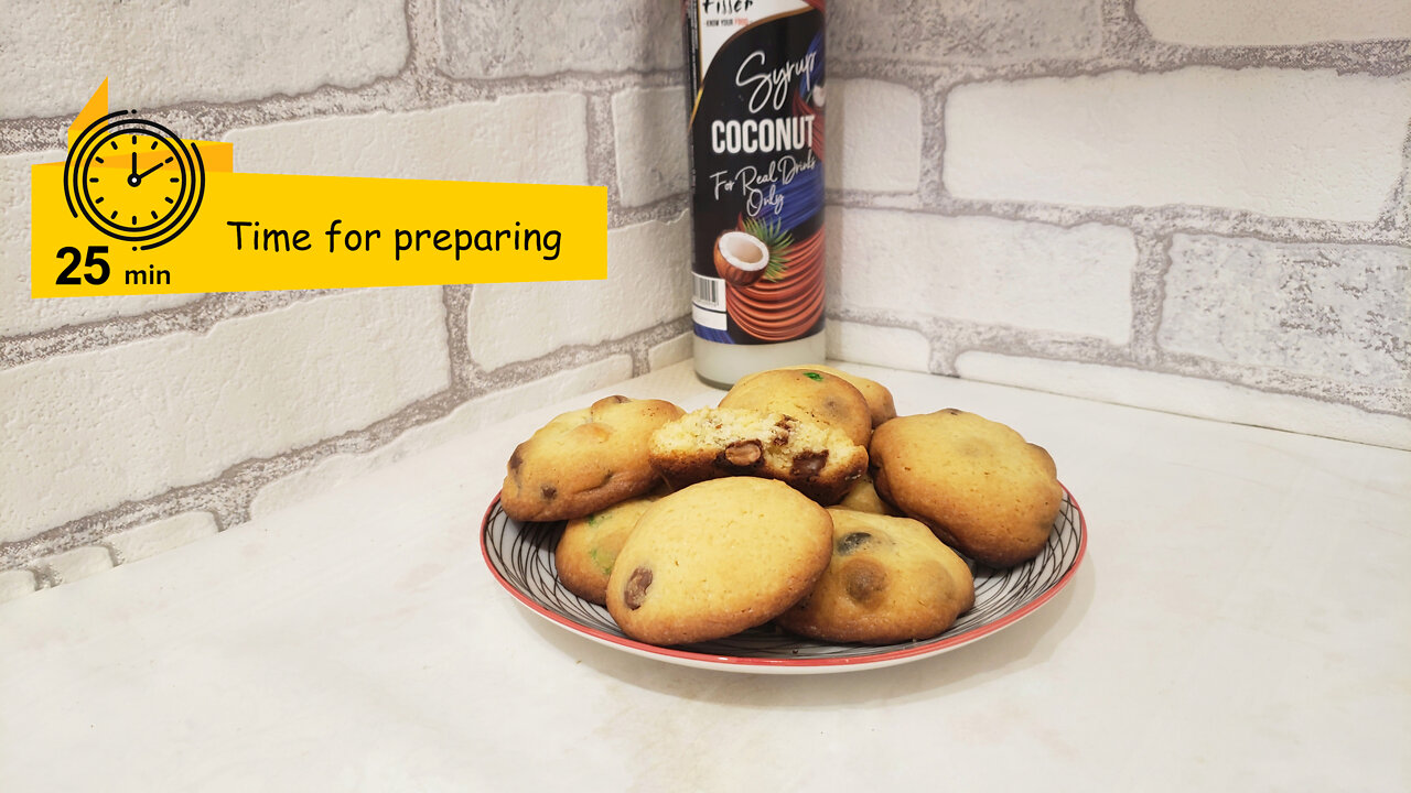 Shortbread cookies with chocolate covered peanuts😍 And if you dip it in cocoa, oh!