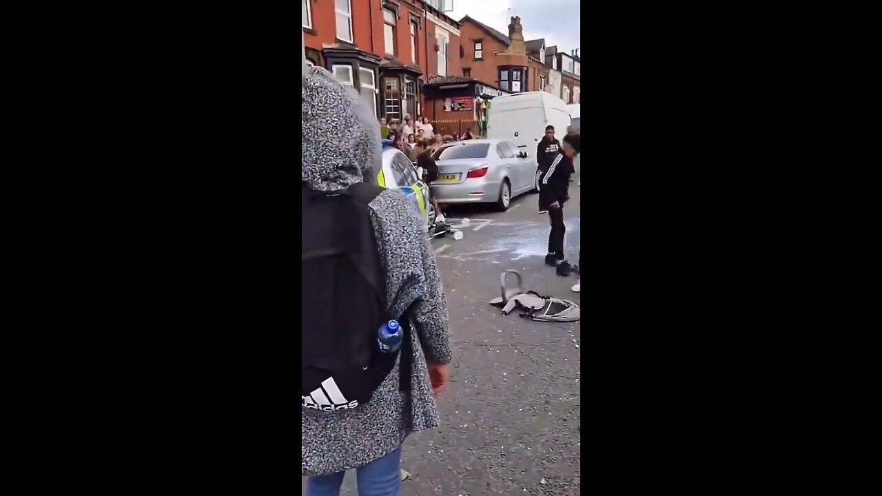 Uk riot leeds Romanian gypsies