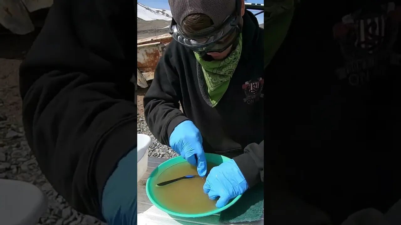 Cleaning the scum off!! @dirtypawsgoldadventures #shorts #short #cleaning #crystal #scum #shortvideo