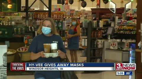 Hy-Vee gives away masks