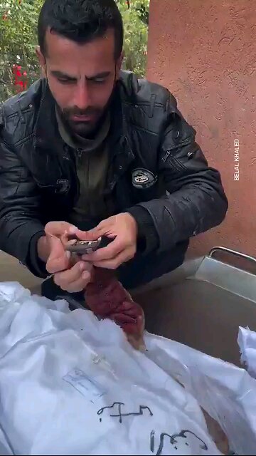 Kid killed in palestine “Take these biscuits to heaven with you!”I will never forget this video…💔