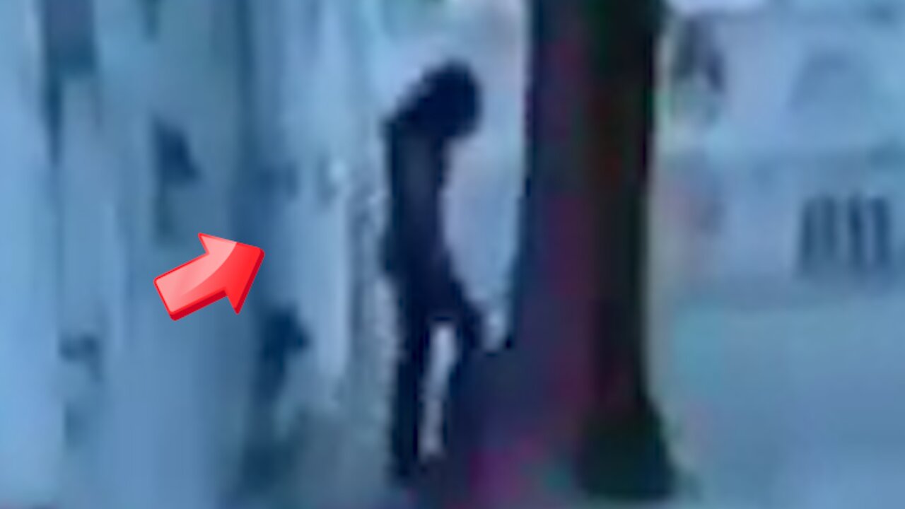 Mysterious figure entering behind a tree [conspiracy]