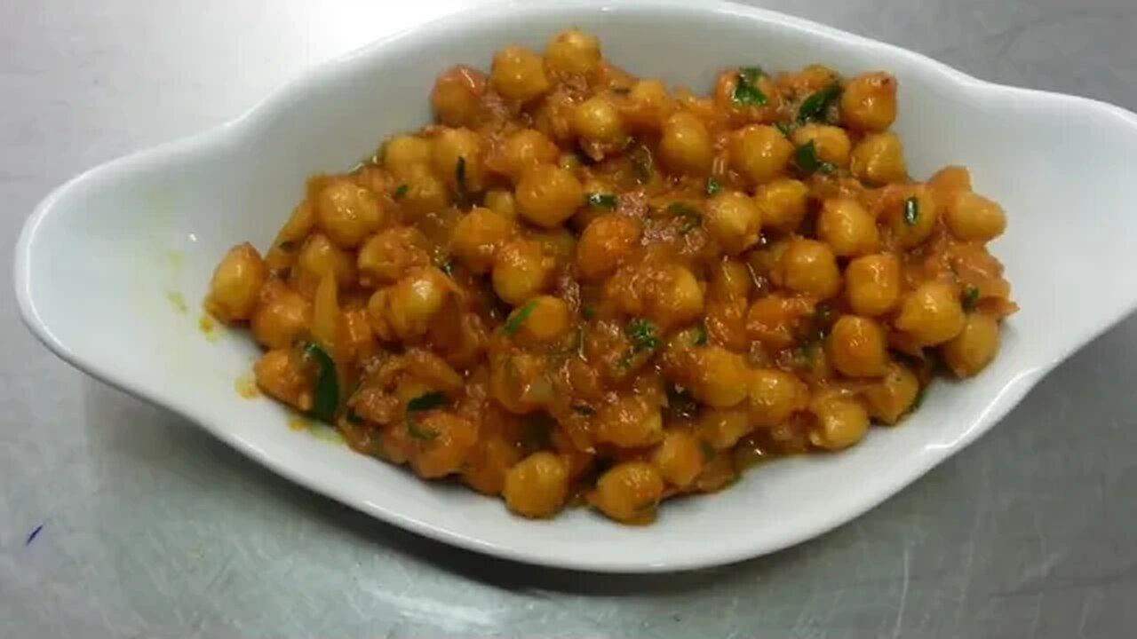 Chana Masala [Chick Pea Curry] [Indian Style Recipe] by Hindustani Khana