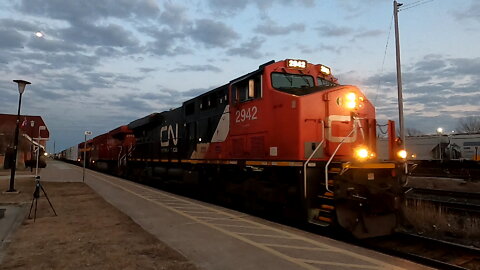 CN 2942 CP 9362 & KCSM 4880 Engines Manifest Train In Ontario