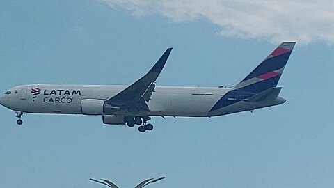 Boeing 767-300ERF N566LA vindo de Miami para Manaus