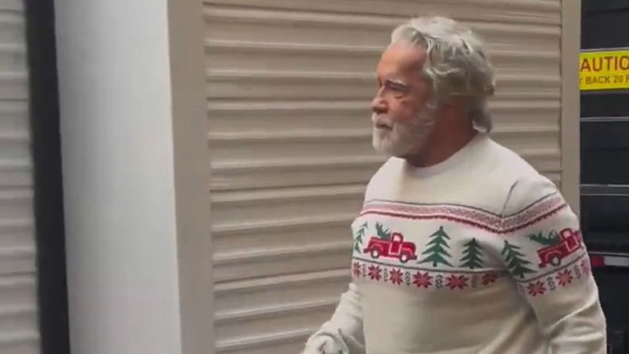 Hobbling Hero: Aged Actor's Appearance Has Some Singing 'Arnold Claus Is Coming To Town'