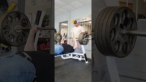 405lbs Raw bench, bi weekly lift, Crazy 🤪 old man