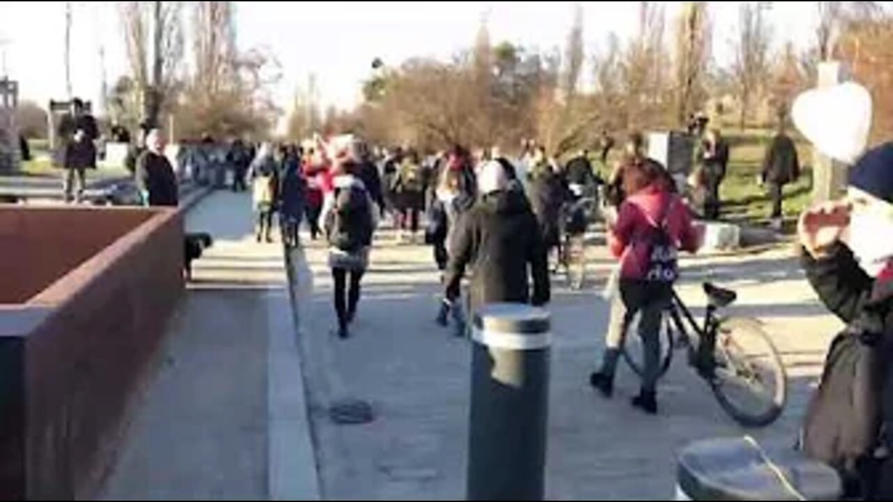 Mauerpark Berlin - Mit der Feuerwehr für eine freie Impfentscheidung ohne Zwang - 12.03.22