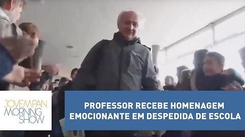 Professor recebe homenagem emocionante em despedida de escola | Morning Show