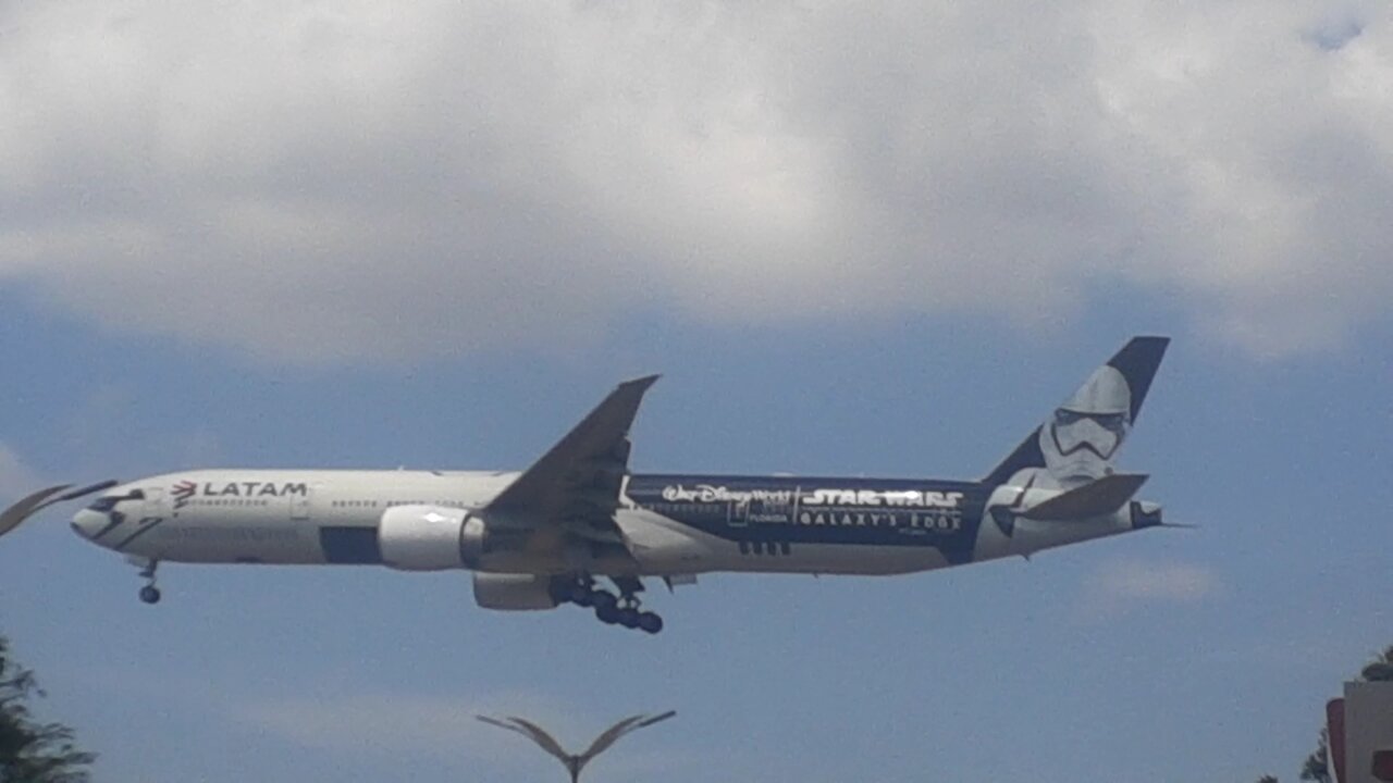 Boeing 777-300ER PT-MUA Star Wars coming from Guarulhos to Manaus