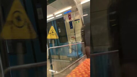 Montréal metro announcer voice