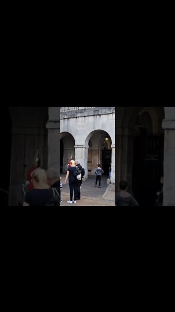 The kings guard shouts clear of the arches #horseguardsparade