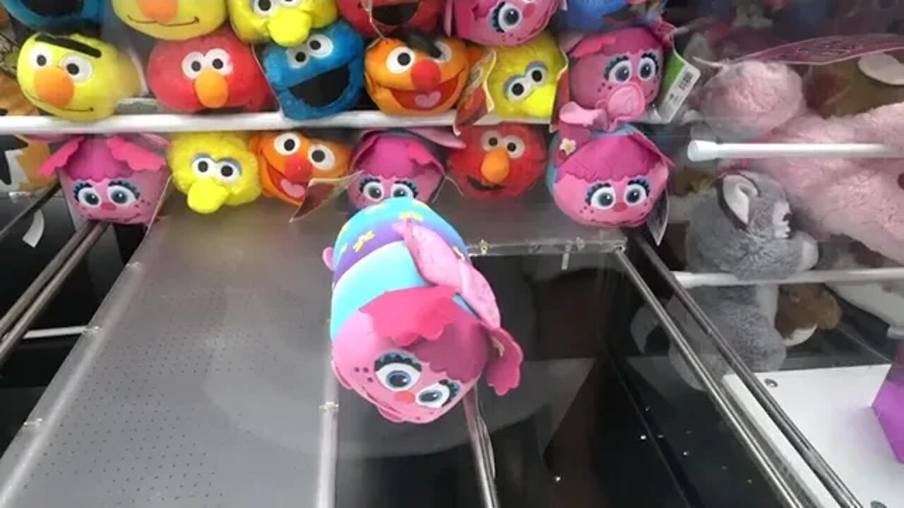 I WON A NINTENDO SWITCH AT THE ARCADE!!! HUGE ARCADE WIN-Lyssy Noel *Reploaded*