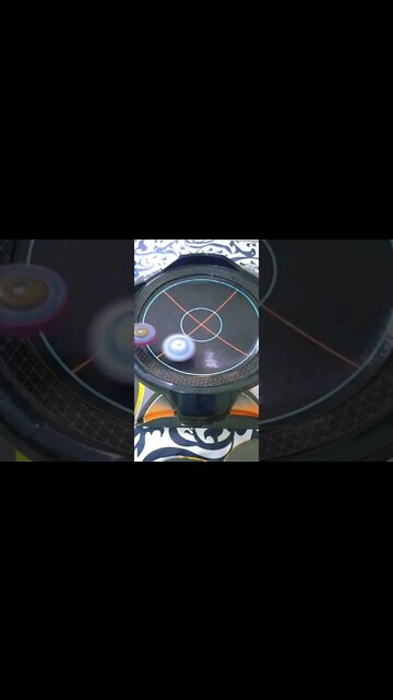 batalha de beyblade longinus vs joker (esse foi finalizado 🙅🏻‍♂️😎)