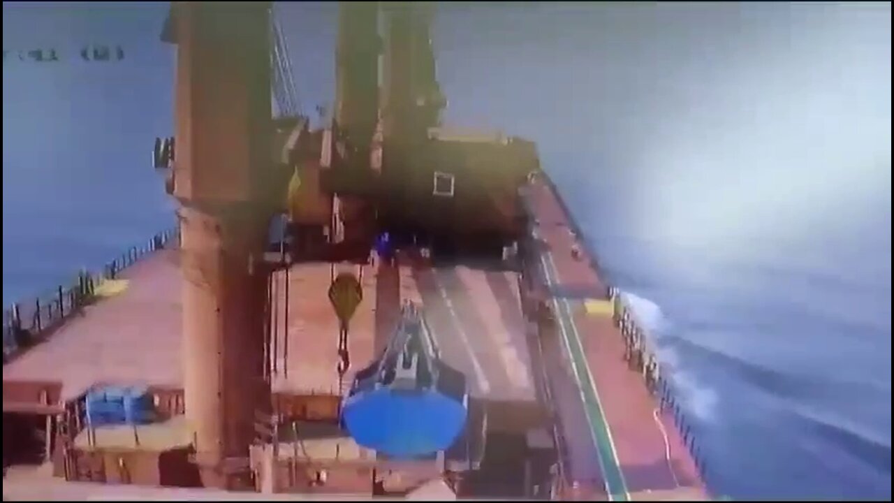 Houthi anti-ship missile hitting the Israel-bound Greek bulk carrier Zografia, Red Sea