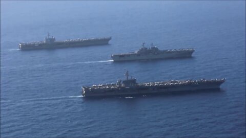 Ships sail in formation during Valiant Shield 2022