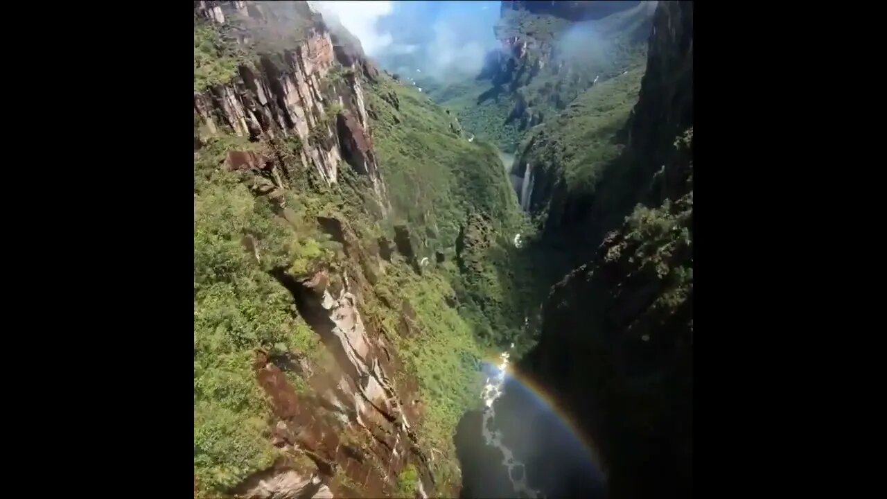 Canaima National Park (Spanish: Parque Nacional Canaima) is a park in the southeast of Venezuela.. 5