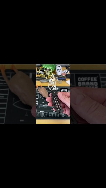 WHAT IN THE WORLD IS THIS ?!? #knivescollection #knife #edcknife