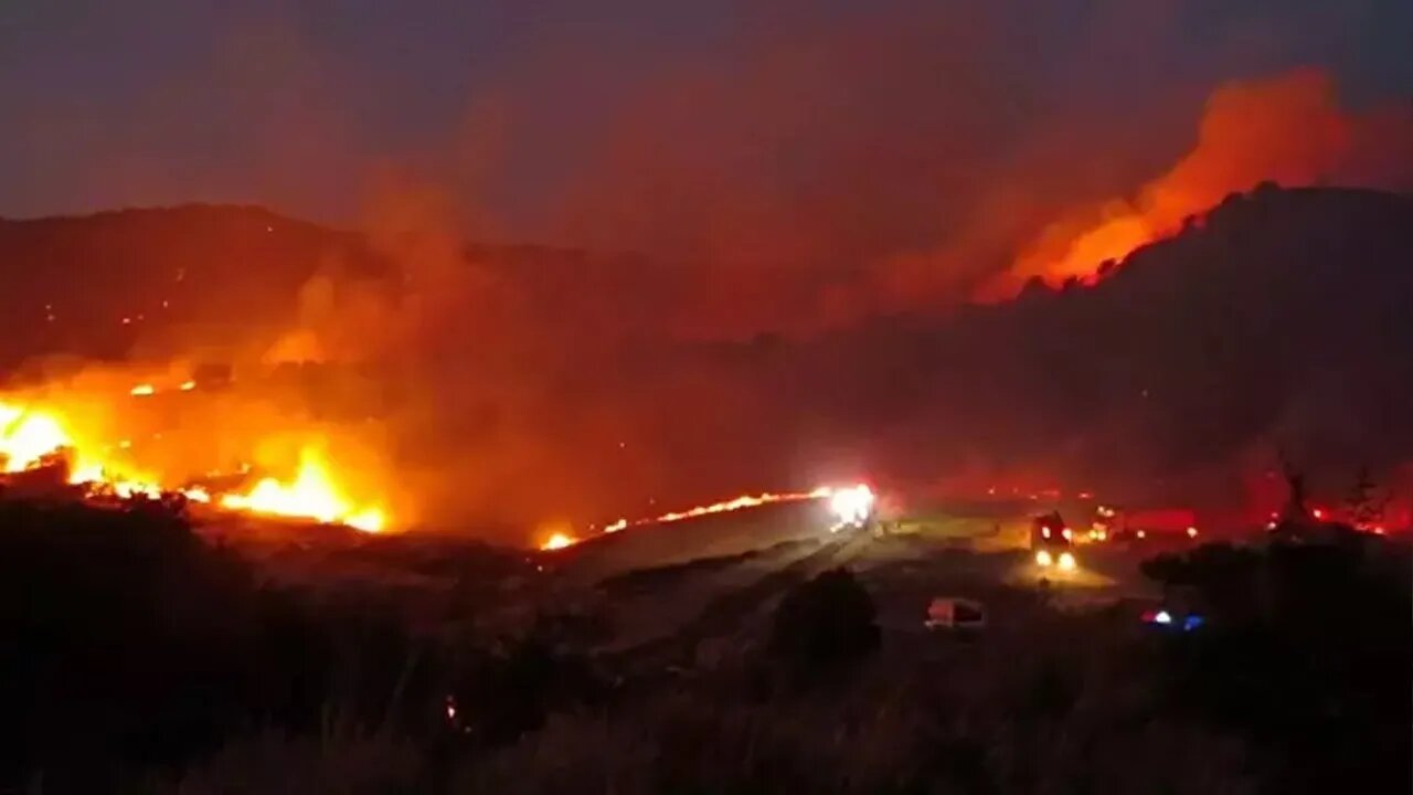 Fire grows in Izmir of Turkey: The whole city is surrounded by smoke