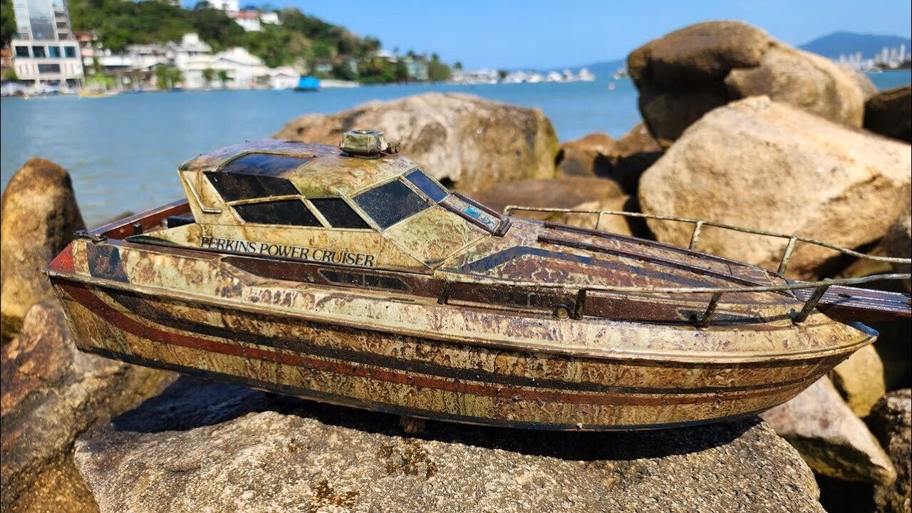 Restoration Of An Incredible Old RC Boat