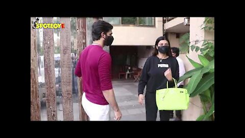 Sushmita Sen with Rohman Shawl Snapped in Bandra | SpotboyE