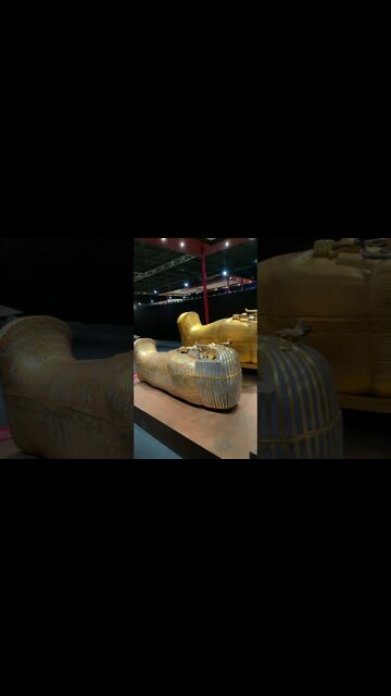 피라미드 금관 부장품