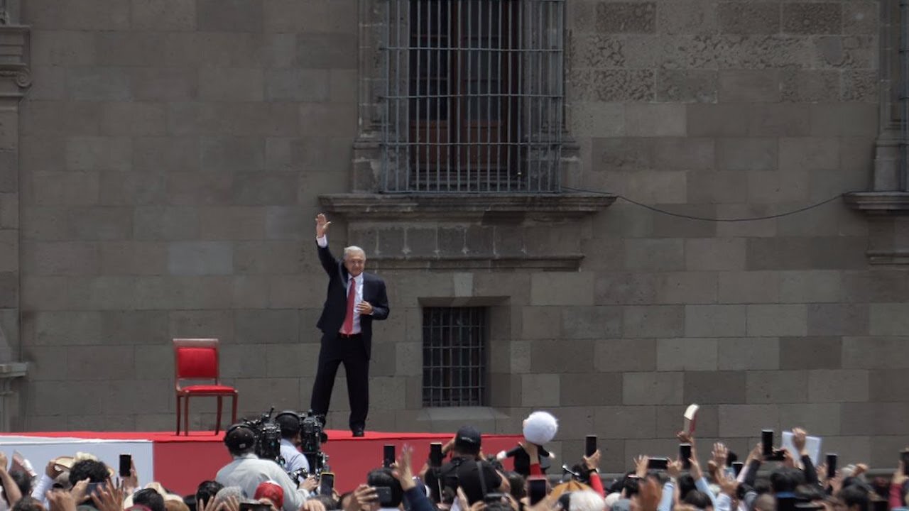 "Oligarcas quieren poder sin pueblo, ¡Al carajo con eso!": AMLO