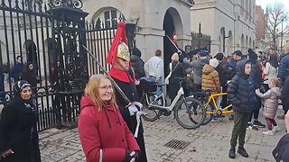 Make way then you can take a photo #thekingsguard