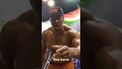 Angry bodybuilder thinks he’s 6ix9ine