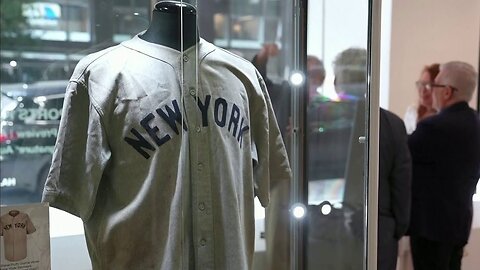 Una camiseta usada por Babe Ruth se vende a un precio récord en una subasta