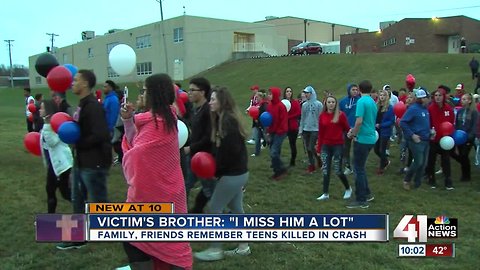 Hundreds gather to mourn 3 Blue Springs teens killed in car crash