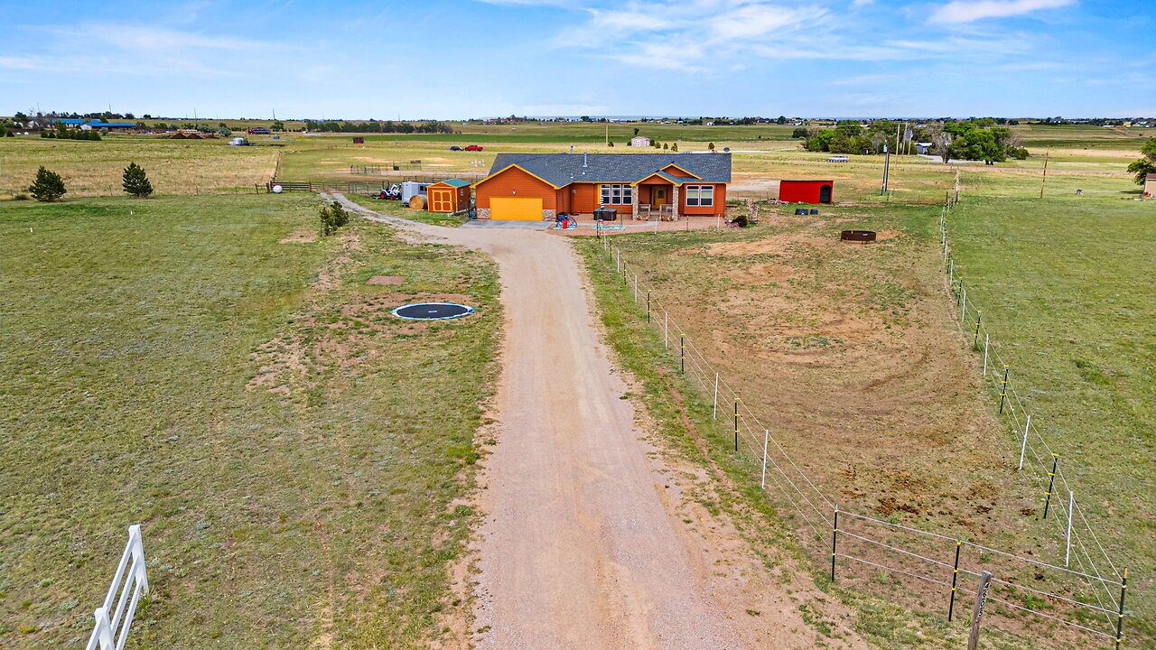 Horse property 5 min from Falcon for sale!