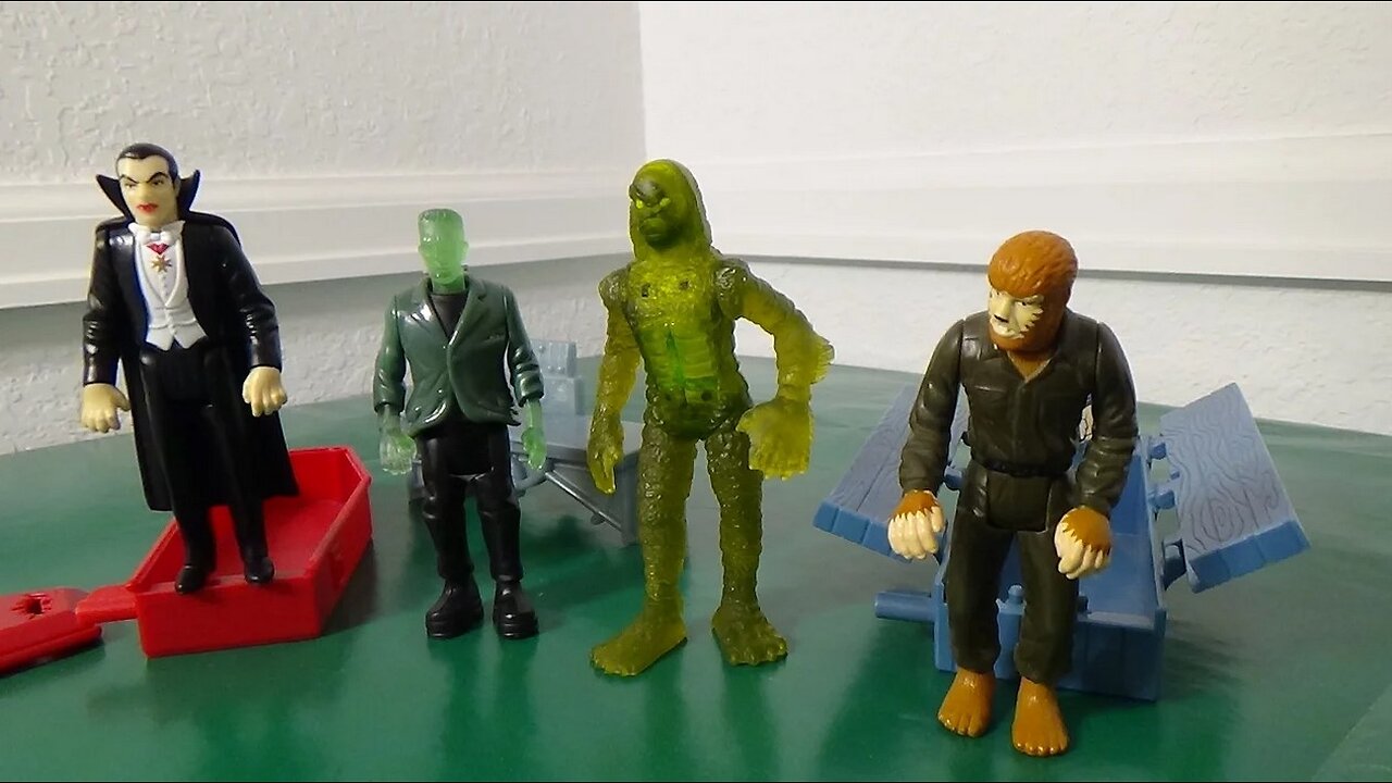 Universal Monsters 1997 Dracula, Wolfman, Frankenstein, Creature Action Figures
