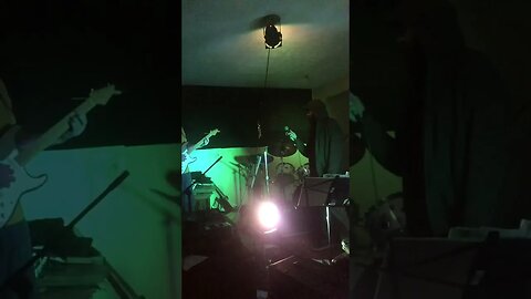 Stone Mountain riff while waiting on drummer