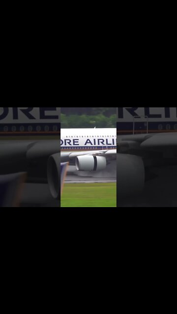 A380 cleans runway🇸🇬