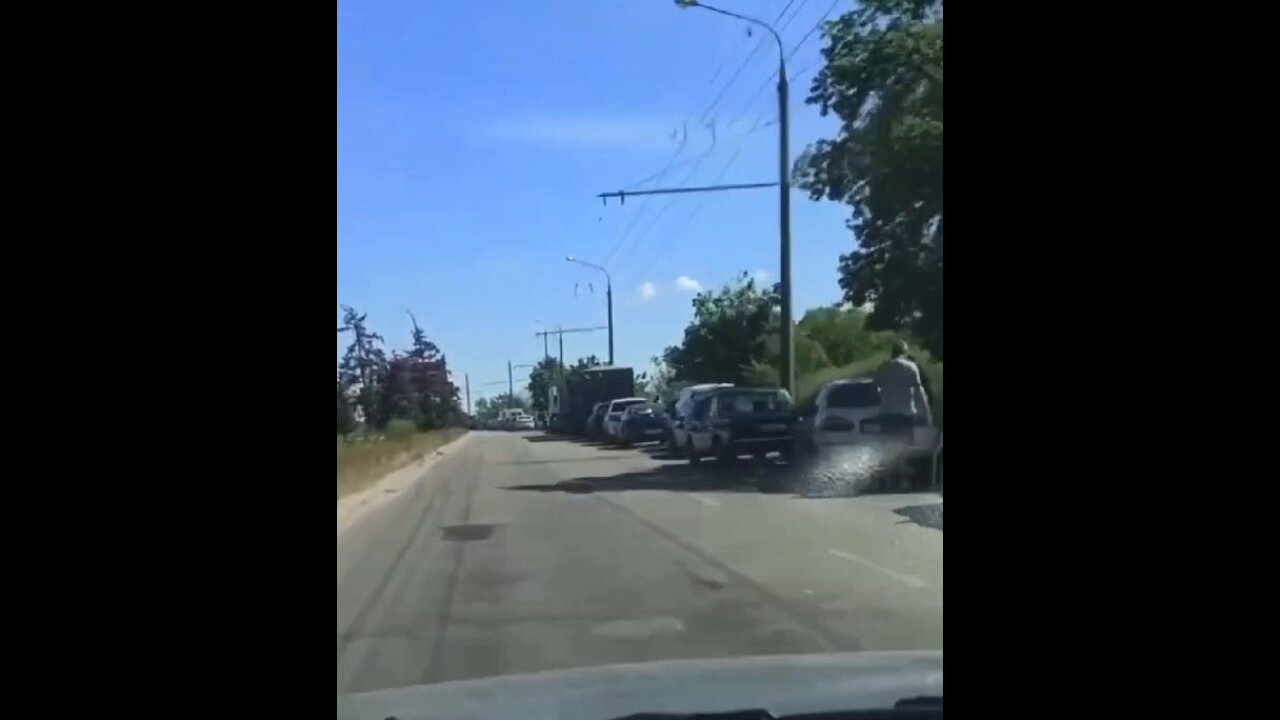 Kilometer long queues for fuel in Rivne, Zaporozhye and Odessa