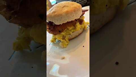 HOMEMADE BISCUITS🤍 #sundaymorning #breakfast #biscuit #homemade #baking #fy #fyp #home #happy