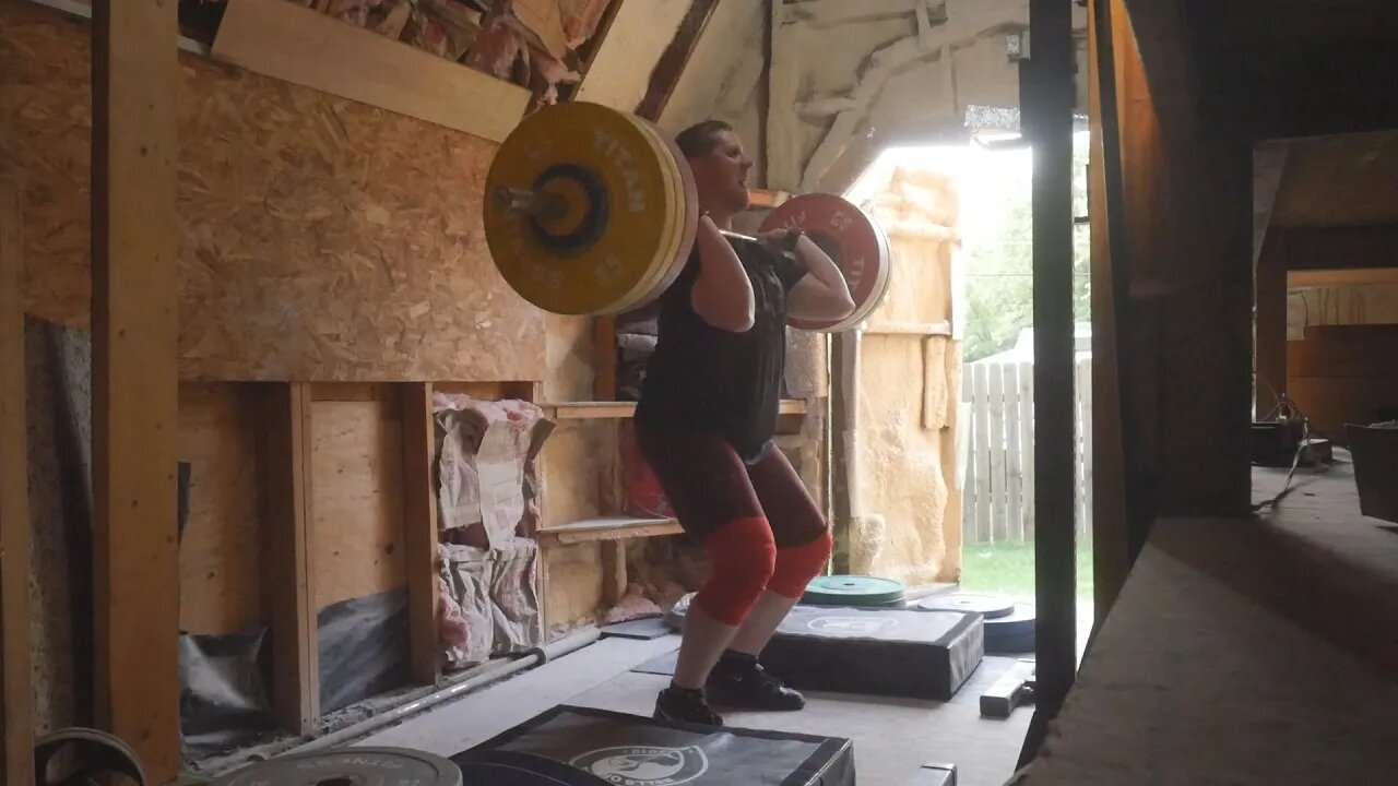 Weightlifting. Ai - Jerks are cooking
