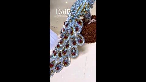 Use fuzzy wire to make a shining peacock!#DIY #handmade #fuzzywire #peacock