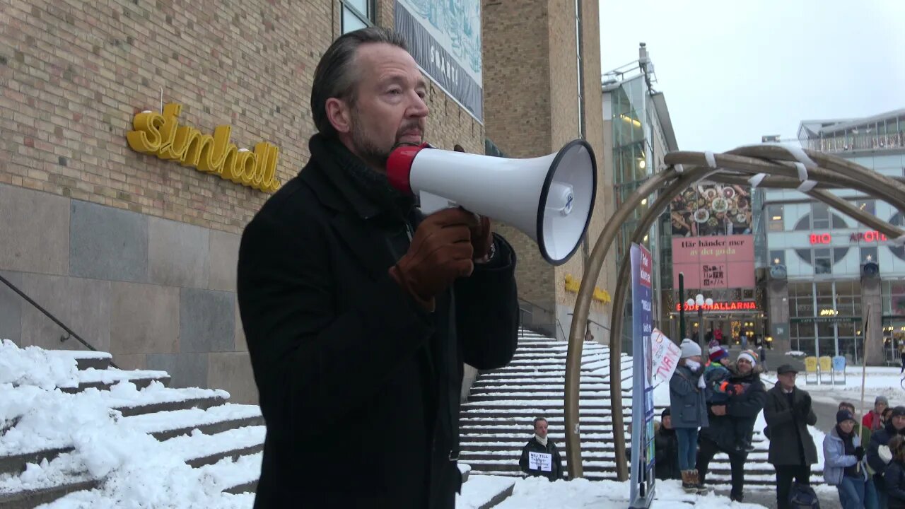 Sten Bäckström på manifestation mot vaccinpass