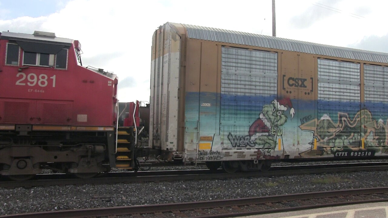 CN 3863 & CN 2981 Locomotives CN 274 Autoracks Train Eastbound In Sarnia