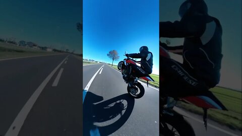 DUCATI V4 WHEELIE