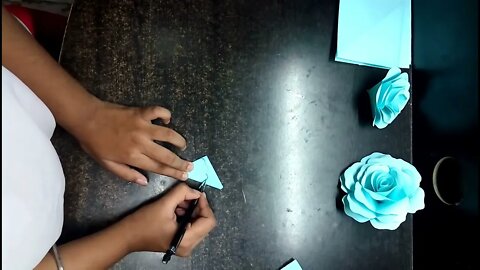 DIY How to make realistic and easy paper roses