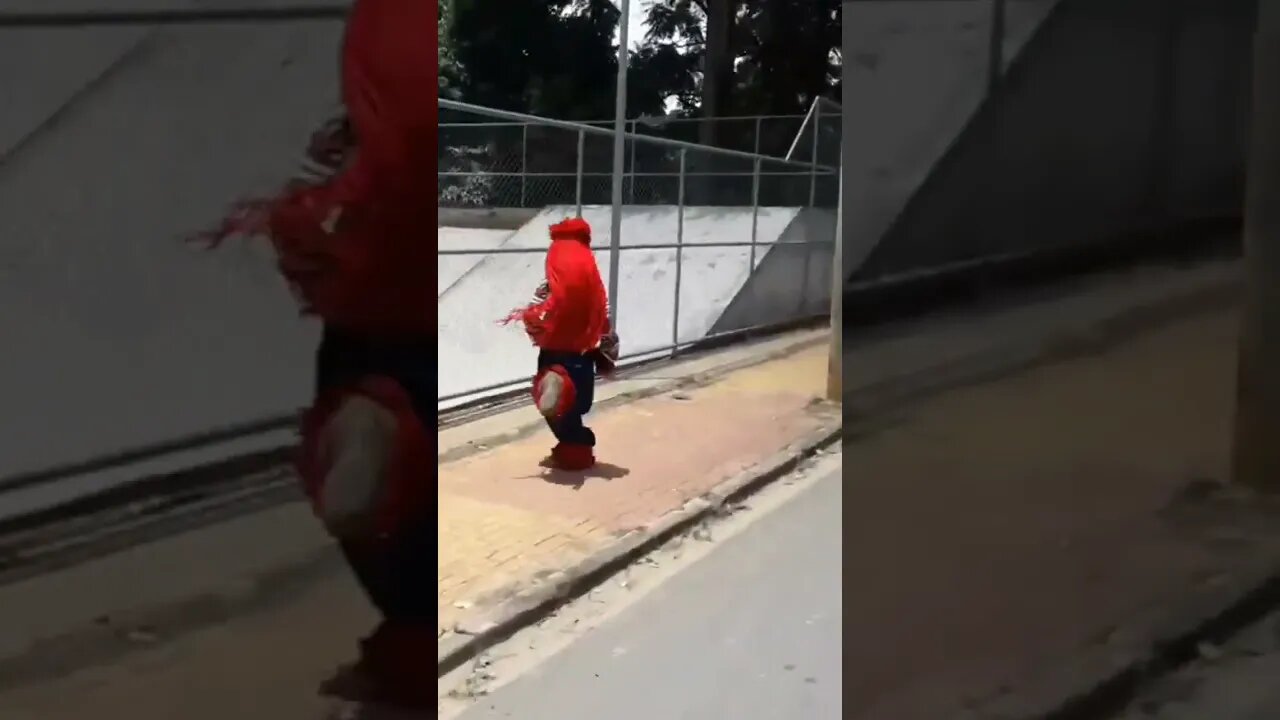 DANÇANDO E CORRENDO MUITO FOFÃO E MICKEY MOUSE NA CARRETA DA ALEGRIA TRIPLO X, LIKE